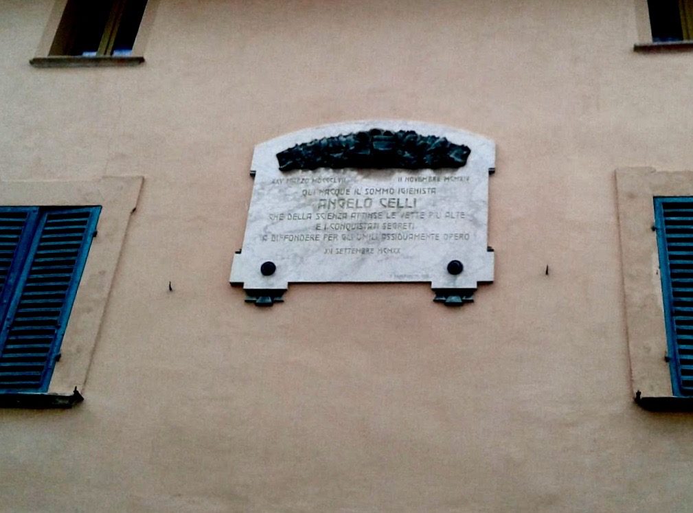Epigraph%20on%20the%20facade%20Angelo%20Celli%27s%20birthplace%201%20.jpg